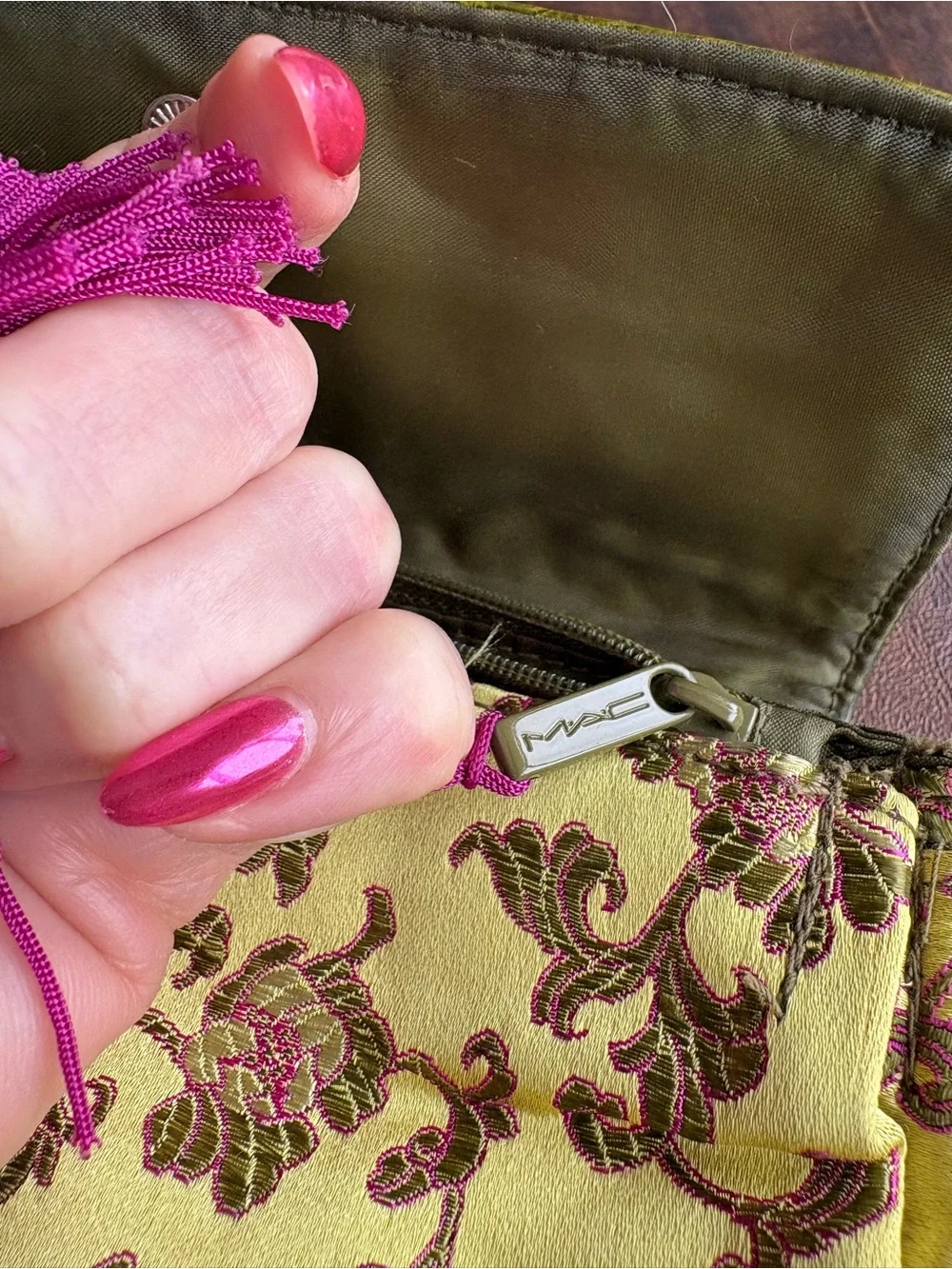 MAC travel  make up case with tassel